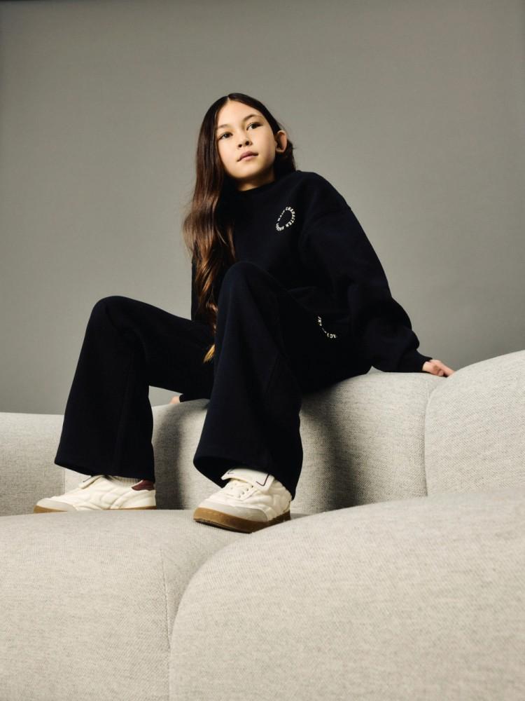 Sweatshirt Preta Minimal